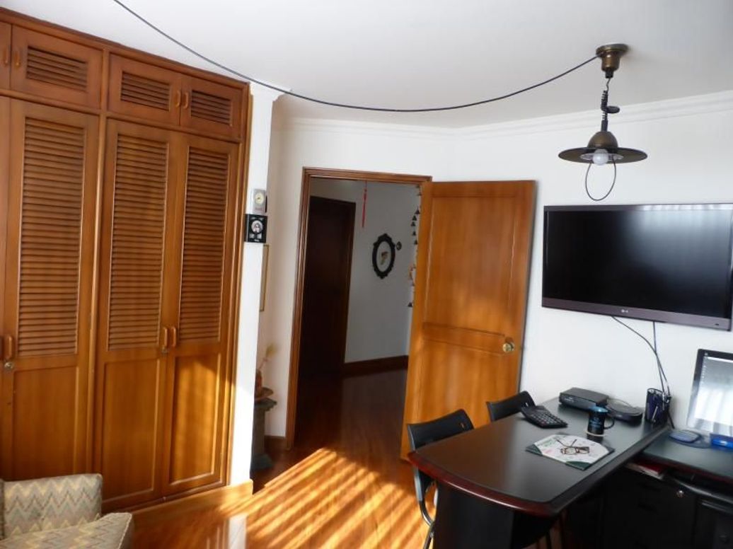 Apartamento de 3 alcobas en venta en Santa Barbara Central, Bogotá, 132 m² · foto 19 de 20