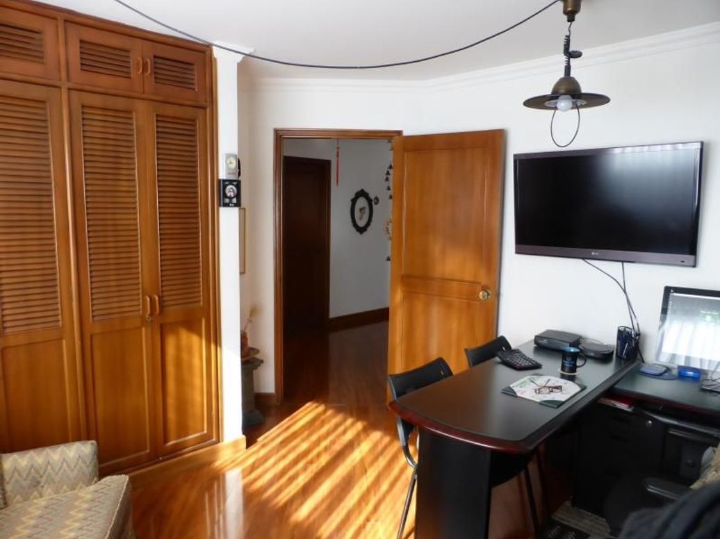 Apartamento de 3 alcobas en venta en Santa Barbara Central, Bogotá, 132 m² · foto 17 de 20