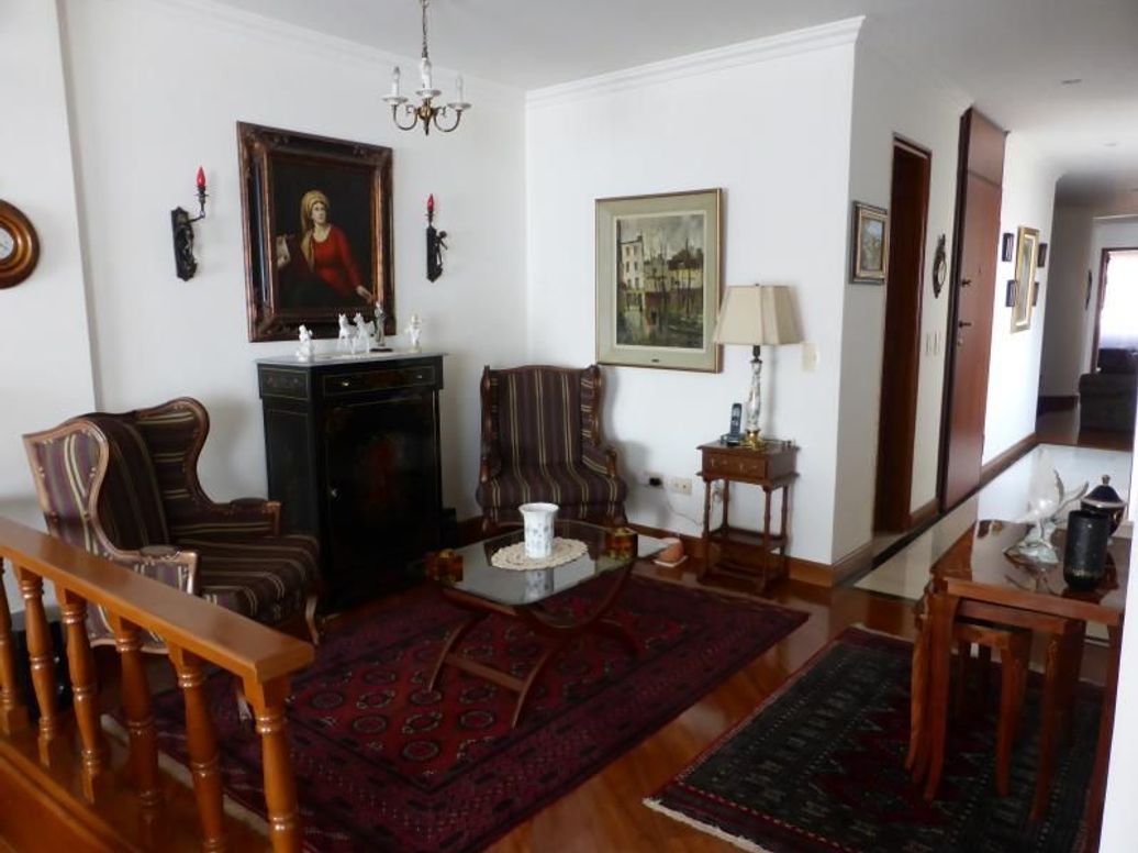 Apartamento de 3 alcobas en venta en Santa Barbara Central, Bogotá, 132 m² · foto 3 de 20