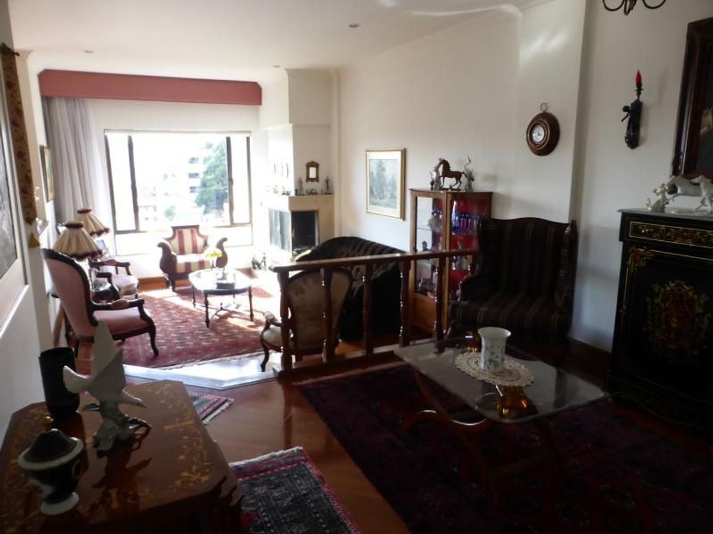 Apartamento de 3 alcobas en venta en Santa Barbara Central, Bogotá, 132 m² · foto 4 de 20