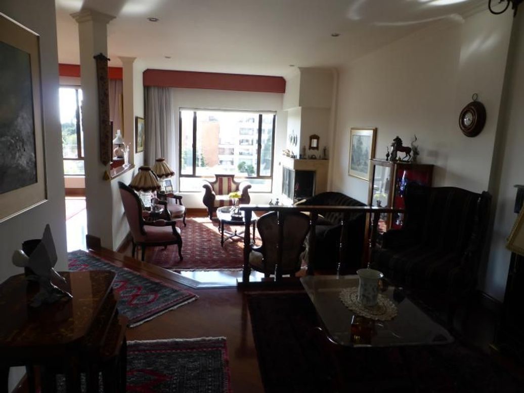 Apartamento de 3 alcobas en venta en Santa Barbara Central, Bogotá, 132 m² · foto 5 de 20