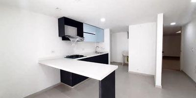 e vende excelente apartamento en Pinares en un sector muy central. El apartamento cuenta con elegantes acabados. Muy amplio. Con 2 habitaciones, un  parqueadero cubierto. LUIS ALEJANDRO CARRASCO 