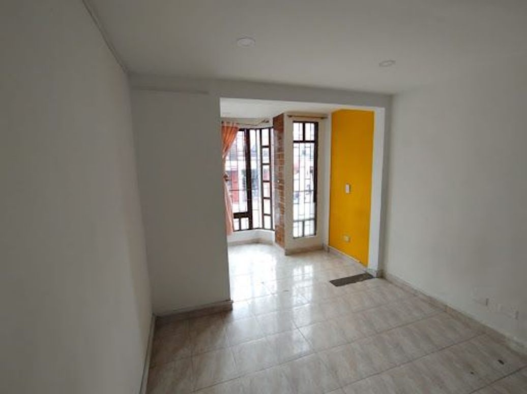 Casa de 4 alcobas en venta en Plazuelas Del Virrey, Bogotá, 153 m² · foto 2 de 20
