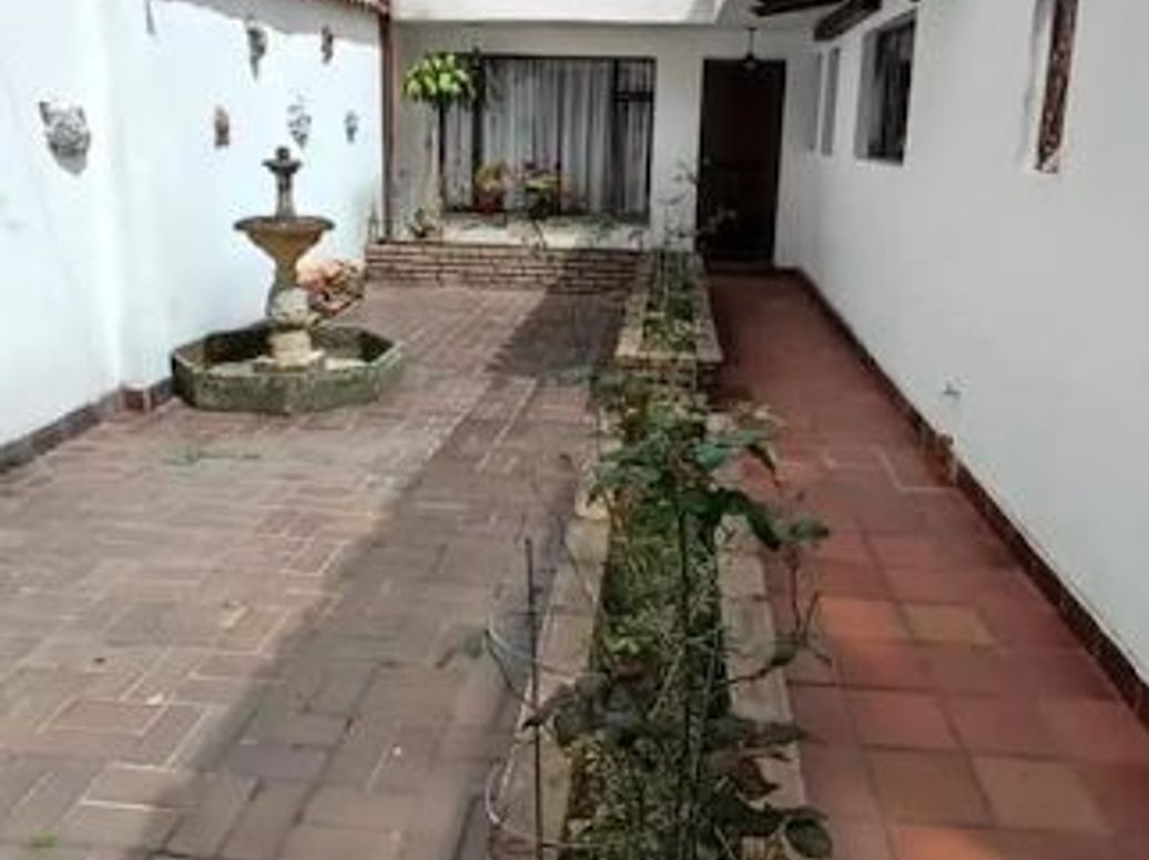 Casa de 3 alcobas en venta en Santa Barbara, Bogotá, 220 m² · foto 2 de 20