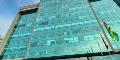 ARRIENDO PIEDECUESTA, AMPLIO LOCAL EN CENTRO MEDICO HIC, CUENTA CON PARQUEADERO, EDIFICIO CON COMODAS INSTALACIONES, RECEPCION, ESCALERAS ELECTRICAS, PARQUEADERO PUBLICO,   AGENDE VISITA SIN COSTO CON NUESTROS ASESORES COMERCIALES.  ----- PBX 607-6852828  EXT- 1--------