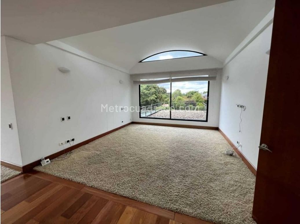 Casa de 4 alcobas en venta en Guaymaral, Bogotá, 513 m² · foto 4 de 17