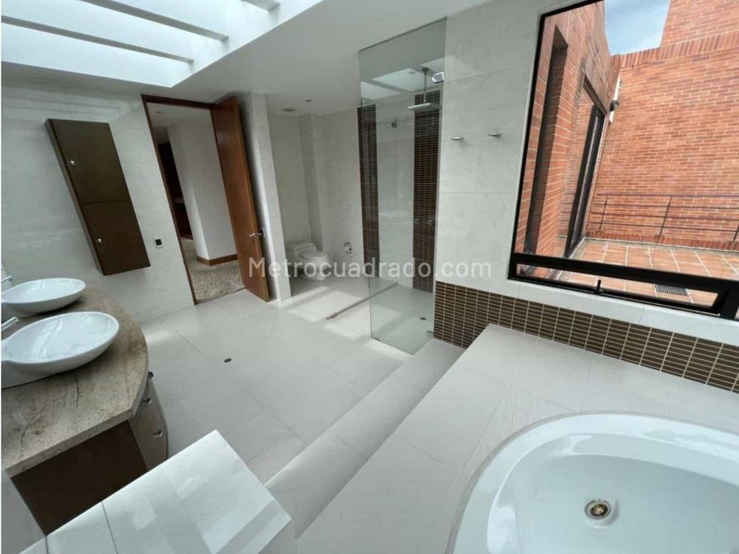 Casa de 4 alcobas en venta en Guaymaral, Bogotá, 513 m² · foto 13 de 17
