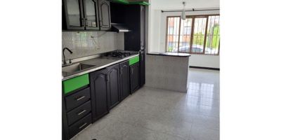 Venta casa en villapilar, manizales de 3 nivele cuenta con 4 alcobas, 3 baños, cocina integral, gas, calentador, terraza, piso en general en ceramica/madera, garaje cubierto para 2 vehiculos. Area construida 200mts2
