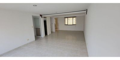 Venta casa en villamaria, manizales cuenta con 4 habitaciones, 4 closet, estudio, 3 baños, sala, comedor, cocina integral, gas,  patio, piso en general en ceramica, garaje cubierto y bahia de  parqueo. Area construida 188mts2

1 Nivel: Estudio, garaje cubierto, sala, cocina integral, 1 baño, patio amplio y zona de ropas

2 Nivel: 4 habitaciones con closet, piso en tapete, 1 baño, habitacion principal con baño con ducha electrica

 
