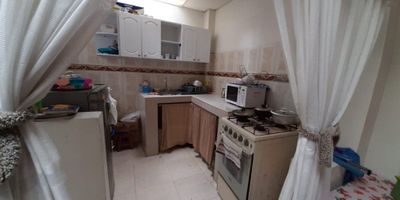 Venta de casa de 4 niveles en un excelente sector de la Ciudad amplia y muy iluminada, cuenta con 5 apartamentos.

1 Nivel: 3 Alcobas, 2 closet, 1 baño con ducha electrica, salacomedor, zona de ropas, piso en ceramica, cocina sencilla y gas, garaje para ingreso de Moto o vehiculo, piso en ceramica, cocina sencilla y gas

2 Nivel: Apto 1: 4 Alcobas, 2 closet, salacomedor, zona de ropa, 1 baño con ducha electrica, gas, piso en ceramica, cocina sencilla y zona de ropas

Apto 2: 2 Alcobas, 1closet, salacomedor, cocina sencilla, 1 baño con ducha electrica, gas, piso en ceramica y zona de ropas.

3 Nivel:  Apto 1:  1Alcoba, salacomedor, cocina semi integral, 1 baño, zona de ropas, calentador y gas

Apto 2: 3 Alcobas, 2 closet, salacomedor, 1 baño, zona de ropa, cocina sencilla, calentador y gas
