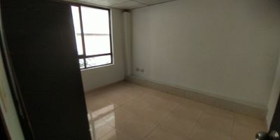 Venta casa villamaria con renta, manizales de 3 niveles cuenta con 8 habitaciones, 4 baños, 1 vestier cocina semi integral/sencilla, gas, calentador, patio de ropas, calentador, piso en general en ceramica. Area cosntruida Aprox 275mts2

1 Nivel: 4 habitaciones, 2 baños, cocina, patio de ropas, hall, calentador

-Local comercial: Piso en general en ceramica

2 Nivel: 4 habitaciones, 2 baños, cocina sencilla con gabinetes, patio de ropas, calentador, 1 habitación con vestier la, calentador

 
