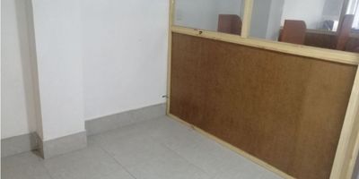 Alquiler  local en chipre, Manizales, cuenta con muy buena ubicación y amplio, piso en general en ceramica, 1 baño y cocineta. Area aprox 66mts2
