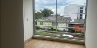 Se vende espectacular apartamento para estrenar en Chipre. Consta de 1 habitaciones, 1 baños, salacomedor, cocina integral, pisos en ceramica, zona de ropas, muy iluminada y con excelentes acabados . Con excelente ubicacion en zona muy segura y tiene facil acceso a transporte publico.
