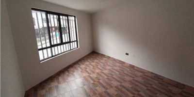 Venta casa en Nogales, Manizales

De 2 niveles con renta, cuenta con 3 alcobas, 3 closets, 3 baños, vestier, estudio, cocina semi integral, gas, balcón, zona de ropas, patio/terraza, piso en  general en cerámica, garaje descubierto, bahía de parqueo. Área construida 135mts2 aprox.

1 Nivel: Local con cocineta, 1 baño y piso en cerámica.

- Apartamento: 1 habitación, cocina semi integral, patio, 1 baño y piso en cerámica

2 Nivel: Apartamento:2 habitaciones con closet, 1 baño, zona de ropas/patio, cocina semi integral, piso en cerámica.
