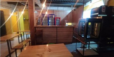 Alquiler local el Bosque comercial, Manizales nuevo muy cerca a centros comerciales y supermercados, cuenta con muy buena ubicación y amplio, piso en general en ceramica, 1 baño, gas y zona de parqueo. Area aprox 45mts2
