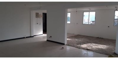 Alquiler local en la Av santander Manizales, cuenta con muy buena ubicación y amplio, piso en general en ceramica, 2 baños, zona de parqueo, cerca a la zona roza y centros comerciales. Area aprox 100mts2
