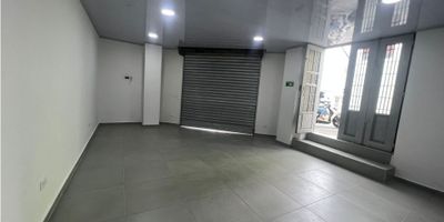 Amplio e iluminado local en alquiler por san Jorge de fácil acceso y sobre via principal, perfecto para tu negocio. 44mts cuadrados
