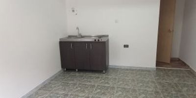 Alquiler local nogales, manizales cuenta con 1 baño, gas, cocineta y piso en general en ceramica. Area construida 20mts2
