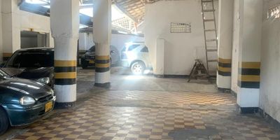 Lote en venta en el barrio ROSARIO, Barranquilla, Atlántico. Este terreno, con un área de 1307 m², se presenta como una oportunidad para desarrollo en una zona de estrato 7. Ofrece potencial para proyectos residenciales o comerciales en Barranquilla. El inmueble cuenta con 1 baño y dispone de vigilancia, brindando seguridad. Su ubicación en Carrera 39 #44 - 31 en ROSARIO es de fácil acceso. El precio de venta es de $1.500.000.000. Una excelente opción para invertir. Contacte para más detalles vía WhatsApp, solicitar que lo contacten o ver teléfonos.