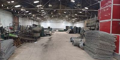 Bodega en ARRIENDO en CAZUCA, uso industrial de alto impacto, o almacenamiento, doble altura, con una subestación eléctrica de 800 kva de energía y disponibles 200 kva. 2200 mtrs2 de área libre de bodega, 100 mtrs2 de oficinas, pisos de alta resistencia, con acceso por la autopista sur y facilidad de trasporte por Transmilenio.