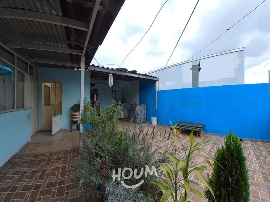 Casa de 6 alcobas en venta en Los Naranjos, Bogotá, 256 m² · foto 9 de 10