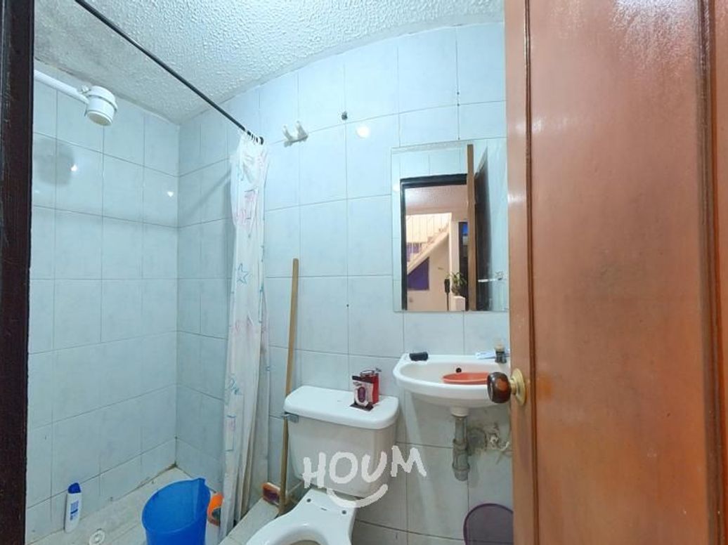 Casa de 6 alcobas en venta en Los Naranjos, Bogotá, 256 m² · foto 7 de 10