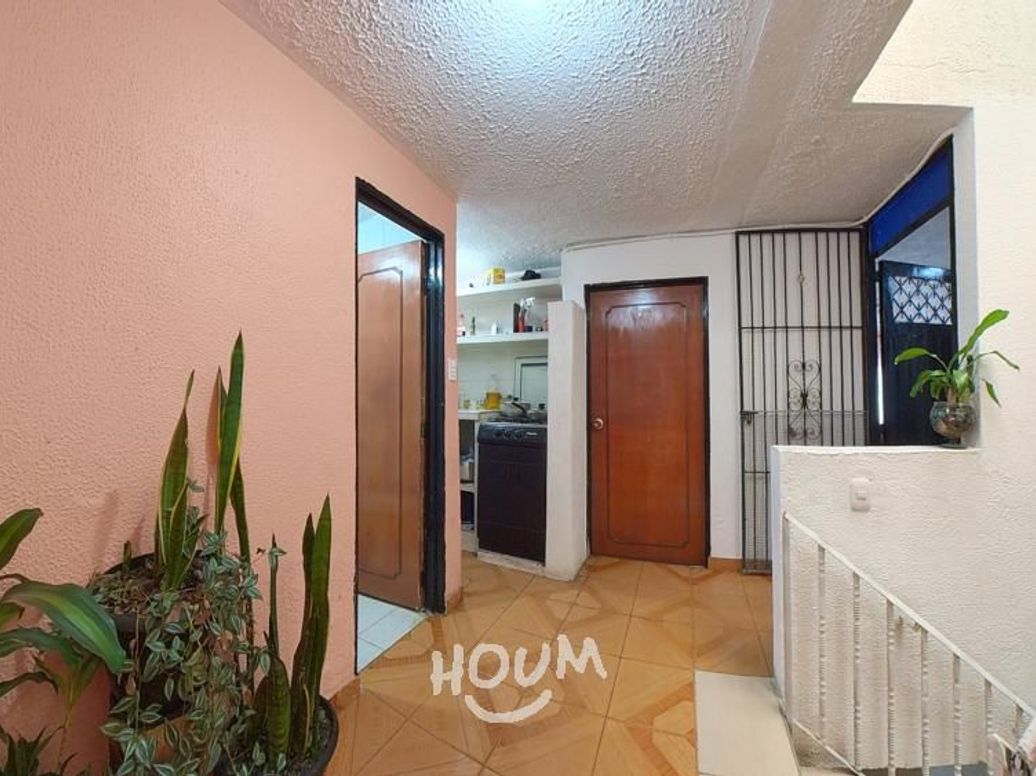 Casa de 6 alcobas en venta en Los Naranjos, Bogotá, 256 m² · foto 8 de 10