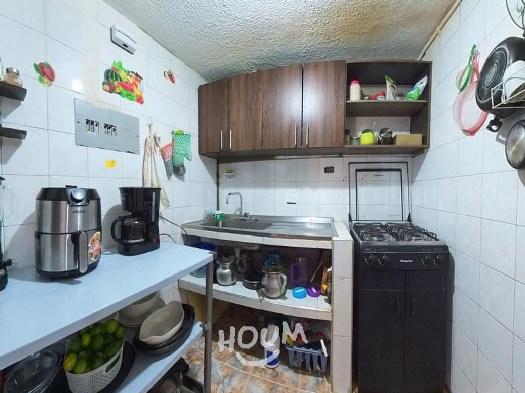 Casa de 6 alcobas en venta en Los Naranjos, Bogotá, 256 m² · foto 3 de 10