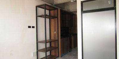 Apartaestudio en Venta en unidad cerrada en edificio exclusivo del sector de Unicentro con excelentes acabados, cerca a centro comercial Unicentro, universidades, rutas de transporte publico y servicios complementarios de la zona. Cuenta con una alcoba y un baño, pisos en Ceramica, sala-comedor, estufa y calentador a gas, cocina integral, zona de ropas, balcón. La unidad cuenta con ascensores, salon comunal, zonas verdes, un parqueadero cubierto y planta eléctrica. Ademas con circuito cerrado de tv y vigilancia las 24 horas. *Inmuebles sujetos a verificación de disponibilidad.*