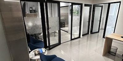 Ubicada en el centro de la ciudad, Magnífico edificio Iluminado, Buenos espacios y distribución De fácil acceso y facilidad de transporte