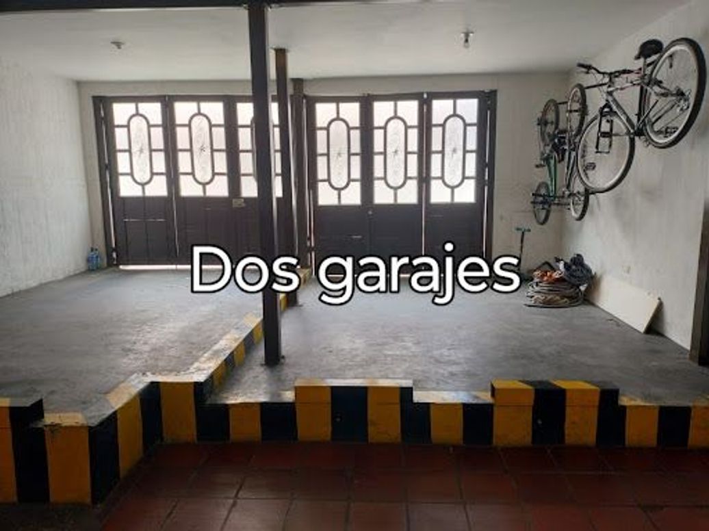 Casa de 10 alcobas en venta en Costa Rica, Bogotá, 410 m² · foto 2 de 20