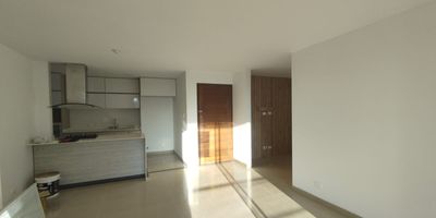 Apartamento en Venta ubicado en Alamos cerca avenida principal, supermercados de cadena, parque principal, centros comerciales, universidades, rutas de transporte publico y servicios complementarios, Cuenta con sala-comedor, con pisos en ceramica, tres habitaciones y dos baños, estufa y calentador a gas, cocina integral mesón en quarztone, zona de ropas. La unidad cuenta  con parques infantiles, zonas verdes y un parqueadero cubierto. Ademas con circuito cerrado de tv, vigilancia y porteria las 24 Horas  Inmuebles sujetos a verificación de disponibilidad.