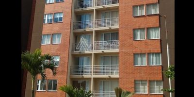 Se arrienda apartamento en conjunto cerrado de 72 mtrs, 3 habitaciones, 2 baños, sala comedor, cocina y zona de ropas, ante jardín, esquinero