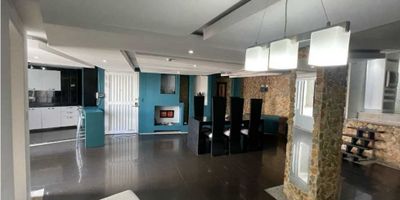 ¡Tu nuevo hogar te espera en Guayacanes!

¿Sueñas con un apartamento hermoso, moderno y listo para mudarte? ¡Este apartamento en Guayacanes es perfecto para ti!

Características:


 85 m² de espacio bien distribuidos
 2 habitaciones acogedoras ️️
 1 baño completo y moderno
 Cocina semi integral, ideal para preparar tus comidas favoritas
 Piso en porcelanato, elegante y fácil de limpiar ✨
 Gas domiciliario
 Un solo nivel, ideal para mayor comodidad
 Ubicado en el segundo piso
 Sala comedor amplia y luminosa
 Armarios empotrados para optimizar el espacio
 Citófono/intercomunicador para mayor seguridad
 Garaje cubierto para tu vehículo
 Vista panorámica


Beneficios:


 Cerca de centros comerciales, colegios, universidades y parques
 Fácil acceso a transporte público
 Zona residencial segura y tranquila ‍♀️
 ¡Aprovecha ahora! Oportunidad única de adquirir un apartamento de ensueño


¡No pierdas esta oportunidad!

Contáctanos hoy mismo y agenda una visita.


 

¡Te esperamos!

#Manizales #Guayacanes #Apartamento #Venta #Inmobiliaria #Colombia
