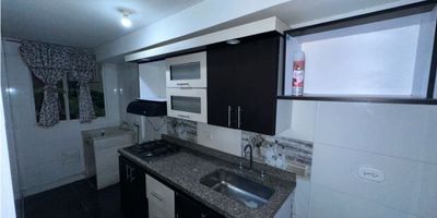 ¡Tu nuevo hogar te espera en Villa Pilar!

Disfruta de una vida tranquila y confortable en este acogedor apartamento de 45 m² en el tradicional barrio Villa Pilar de Manizales.

Este apartamento te ofrece:


 2 habitaciones perfectas para descansar y disfrutar de tu privacidad.
 1 baño completo con modernos acabados.
 Cocina sencilla donde podrás preparar deliciosas comidas.
 Sala comedor amplia e iluminada, ideal para compartir momentos en familia.
 Dos closets para organizar tus pertenencias.
 Estudio para trabajar o realizar tus hobbies.
 Patio privado para disfrutar del aire libre.


El conjunto cerrado te brinda:


 Portería y recepción para tu seguridad y tranquilidad.
 Garaje descubierto para tu vehículo.
 Cancha de juegos para el entretenimiento de los más pequeños.
 Salón comunal para eventos y reuniones.
 Vigilancia las 24 horas para tu mayor seguridad.
 Amplias zonas verdes para disfrutar de la naturaleza.


Este apartamento es ideal para:


 Parejas o personas solteras que buscan un espacio acogedor y propio.
 Familias pequeñas que buscan un lugar tranquilo para vivir.
 Personas que buscan una buena inversión en un sector tradicional de Manizales.


¡No pierdas esta oportunidad de vivir en un lugar con todas las comodidades!

 

Contáctanos hoy mismo y agenda una visita.


 

#Manizales #VillaPilar #Apartamento #Venta #Inmobiliaria #Oportunidad #Acogedor #Tranquilo #Confortable #Tradicional #Inversión #Seguridad #Comodidades

¡Te esperamos!

Palabras clave:


 Apartamento en venta Villa Pilar Manizales
 Apartamento 2 habitaciones Villa Pilar
 Apartamento con patio Villa Pilar
 Apartamento conjunto cerrado Villa Pilar
 Apartamento con vigilancia Villa Pilar
 Apartamento zona residencial Villa Pilar
 Apartamento cerca de colegios y universidades Villa Pilar
 Apartamento con garaje Villa Pilar
 Apartamento con salón comunal Villa Pilar
 Apartamento sobre vía principal Villa Pilar
 Apartamento con transporte público cercano