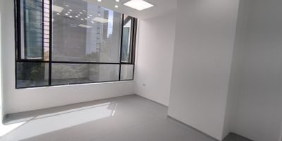 En alberto alvarez sabemos que el centro de la economia son los negocios, tambien sabemos lo importante que es el lugar donde va a instalar la operacion de su proyecto empresarial, ideal para venta de productos y servicios, consultorios medicos, entre otros. aca tendra comodidad, espacios generosos, excelente ubicacion, con facilidad del acceso peatonal y vehicular asi facilita la movilidad de clientes, empleados y proveedores. preciso para usted y su idea de negocio! llamanos