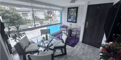 Si estás buscando un lugar cómodo, acogedor y funcional para vivir en Manizales, este apartaestudio es la opción perfecta para ti. Está ubicado en una de las zonas más tranquilas de Manizales, en el departamento de Caldas, con una ubicación privilegiada y cercana a todo lo que necesitas para una vida cómoda y placentera.

Este apartaestudio cuenta con una amplia área construida de 49 M2, distribuidos de manera eficiente para optimizar cada rincón del espacio. Además, está dotado con una alcoba y un baño, perfecto para una persona o una pareja que busque independencia y privacidad.

No esperes más y déjate seducir por esta vivienda multifamiliar, que te brinda la oportunidad de vivir en una zona residencial rodeada de zonas verdes, que te harán sentir en contacto con la naturaleza y te brindarán un ambiente de tranquilidad y paz necesario para un hogar feliz. ¡Ven a conocerlo y enamórate de tu nuevo hogar en Manizales!


