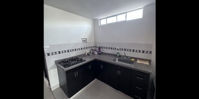 En la ciudad de Villamaría, en el departamento de Caldas, se encuentra este excelente apartamento listo para ser habitado. Con una ubicación privilegiada, a solo unos minutos de la zona urbana, colegios, universidades, parques y zonas deportivas.

Con un área construida de 100 metros cuadrados y un área privada de 50 metros cuadrados, este apartamento te ofrece el espacio perfecto para ti y tu familia. Cuenta con 2 noveles, 3 alcobas, ideales para un buen descanso, y un baño completamente equipado para tu comodidad. Además, su balcón te permitirá disfrutar de una hermosa vista panorámica de la ciudad.

En su interior, encontrarás comodidades que harán de tu experiencia de vivir aquí aún más confortable. Con su calentador, podrás disfrutar de agua caliente en cualquier momento del día. Los clósets te brindarán un amplio espacio de almacenamiento para mantener tus pertenencias organizadas y ordenadas. Además, su suelo de cerámica o mármol le da un toque elegante y moderno a cada una de las habitaciones.

No pierdas la oportunidad de ser dueño de este maravilloso apartamento en Villamaría. ¡Contáctanos ahora y agenda tu visita para conocerlo en persona! ¡Te encantará!

SE ACEPTA PERMUTA POR MAYOR VALOR, MÁXIMO 50 MILLONES ADICIONALES (Preferiblemente si es una vivienda con renta)


 
