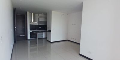 Apartamento en Venta en unidad cerrada ubicado en Galicia cerca a supermercados de cadena, rutas de transporte publico y servicios complementarios de la zona. cuenta con sala-comedor, pisos en porcelanato, tres habitaciones y dos baños,  cocina integral meson en quarztone,  estufa y calentador, zona de ropas. La unidad cuenta con piscina, gimnasio, salón comunal, sauna/turco, parques infantiles, placa polideportiva, zonas verdes y un parqueadero cubierto. Vigilancia y portería las 24 Horas  *Inmuebles sujetos a verificación de disponibilidad.*
