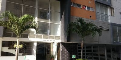 SE VENDE BONITO APARTAMENTO EN LA CONCORDIA BUCARAMANGA: Consta de sala comedor, cocina integral, zona de ropas, 2 alcobas, 1 baño, parqueadero para vehìculo.  El edificio cuenta con vigilancia, piscina, salón social, area de secadoras, gimnasio y está ubicado en un sector que ofrece variedad de comercios a sus alrededores.

Agenda tu cita: 3014449419 - 317 7232323
