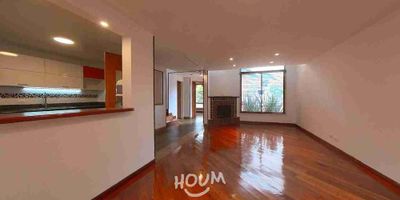 [VEN] ID HOUM: 137861

En Houm te ayudamos de forma fácil y segura. Los beneficios de comprar con nosotros:
    • Te ayudamos a conseguir financiamiento a través de una asesoría personalizada
    • Mediación y seguimiento de todo el proceso
    • Ponemos a tu disposición profesionales en notariado, registro y asesoría jurídica
¡Solo te preocupas de las firmas!

Casa en venta, ubicada en el barrio Vereda Fonqueta, con una superficie construida de 127.00 m² y superficie total de 127.00 m². 

Sus principales características son:

    • 3 dormitorios
    • 3 baños
    • No Admite mascotas
    • 2 parqueaderos
    • Año de construcción: 1994
    • Cuarto de lavado
    • Bodega
            
Además, el inmueble cuenta con las siguientes amenidades:

    • Salón de eventos
    • Vigilancia 24 hrs
    • Zona de juegos
    • Zona de asadores

Si compras con nosotros, te brindamos asesoría personalizada durante todo el proceso.
Más que una corredora, somos Houm.
*Aplican T&C