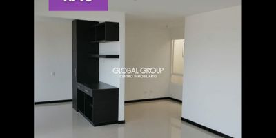 Se vende apto en Valle Lili, 8 piso con ascensor. Consta de sala comedor, cocina abierta, tipo americana, zona de oficios con calentador, 3 habitaciones, 2 baños, habitación principal con baño, zona de TV, estudio, balcón, 1 parqueadero en Sótano.  Conjunto con piscina, zona de juegos niños, cancha múltiple, salón social y gimnasio. 
