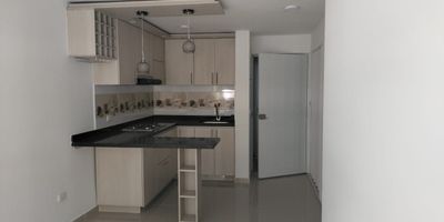 Apartamento  en Venta en unidad cerrada ubicado en Dosquebradas cerca a servicios complementarios de la zona, cuenta con sala-comedor, pisos en porcelanato, tres habitaciones y un baño, hall de alcobas, cocina integral meson en granito, estufa y calentador a gas, zona de ropas, vista a las zona verdes. La unidad cuenta con piscina, gimnasio, salon comunal, sauna/turco, parques infantiles, placa polideportiva, zonas verdes y un parqueadero comunal. Vigilancia y porteria las 24 Horas.  *Inmuebles sujetos a verificación de disponibilidad.*

