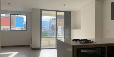 Apartaestudio en arriendo en unidad cerrada con facil acceso a via principal, supermercados, centro comercial, servicio de transporte publico  restaurantes y  servicios complementarios. Piso en ceramica, 1 espacio, cocina integral abierta tipo americano, balcon y parqueadero cubierto . Conjunto cerrado, ascensor, piscina, gym, salon social, parque infantil, placa polideportiva,  zonas verdes, vigilancia 24 horas, citofonia y circuito cerrado de tv. *Inmuebles sujetos a verificación de disponibilidad.*
