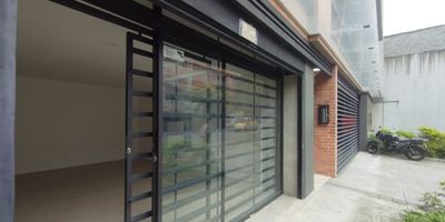 Increible local, ubicado en zona estrategica, cuenta con varias rutas de acceso y con facilidad a transporte publico.