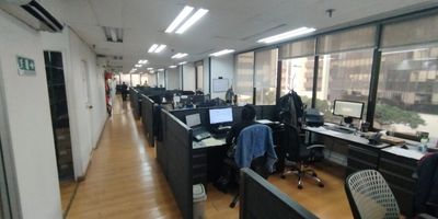 En Alberto Alvarez tenemos la oficina ideal que estas buscando, esta cuenta con un area de 200 metros cuadrados, divididos en varios espacios de oficinas y con una excelente iluminacion, cuenta con banos y cocineta.
no te niegues la oportunidad de conocerla y contacta a uno de nuestros asesores que con mucho gusto te atenderan.