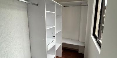 Casa en Venta en el barrio La Pradera de Dosquebradas, Cuenta con un área 167m2, 4 habitaciones, 4 baños, Cocina Integral, Sala y Comedor Independientes, Gas Domiciliario, Calentador a Gas, Zona de Ropas, Balcón, Terraza, Patio, Conjunto Cerrado, Vigilancia, Juegos Infantiles, Jardines, , parqueaderos descubiertos 1