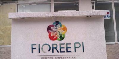 Ofrecemos a INVERSIONISTAS la oportunidad de adquirir dos oficinas estratégicamente ubicadas sobre una vía principal garantizando alta visibilidad y fácil acceso. Estas oficinas ESTAN RENTANDO asegurando un ingreso inmediato y estable.
Ubicación Privilegiada:,Cerca del Colegio Agustiniano: Ideal para atraer a familias y profesionales.A pocos minutos de la Clínica Shaio, Proximidad a restaurantes, bancos y concesionarios. a pocos pasos de la Calle 116, muy cerca a la Avda. Suba. No dejes pasar esta oportunidad única de inversión en una zona de alta demanda. Contacta para más detalles y agenda tu visita.