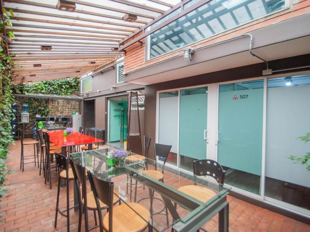 Casa de 15 alcobas en venta en Cerros De Los Alpes, Bogotá, 380 m² · foto 11 de 18
