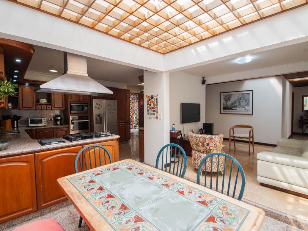 Casa de 5 alcobas en venta en Molinos Norte, Bogotá, 327 m² · foto 17 de 20